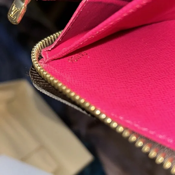 Excellent Condition Louis Vuitton Monogram Wallet